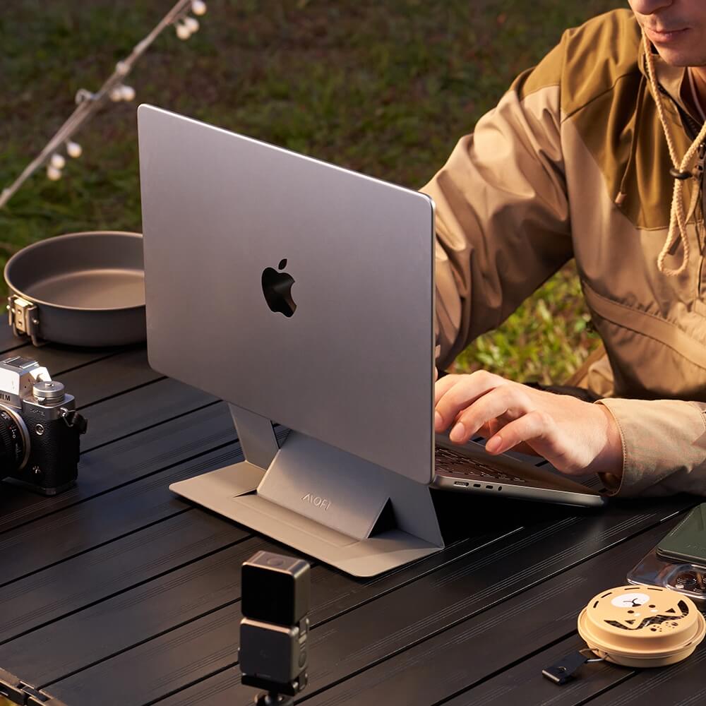 MOFT Stand – klebender Laptopständer